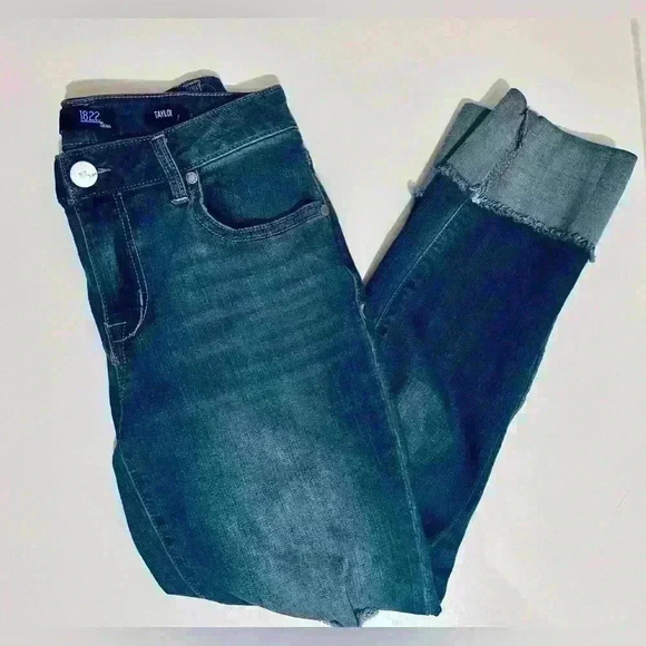 1822 The “Taylor” Jeans, Women’s Size 6, Distressed 3.5” cuffed, dark wash NWOT - Picture 5 of 16